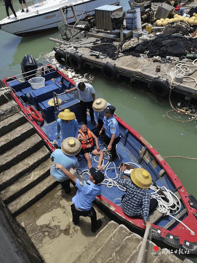 父子两人台风天在海边玩，突然被巨浪卷入大海，靠救生衣从海南漂流26小时到广东！过程惊心动魄