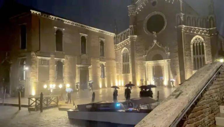 贝索斯的奢华婚礼，终于在“天怒人怨”中秀完了！