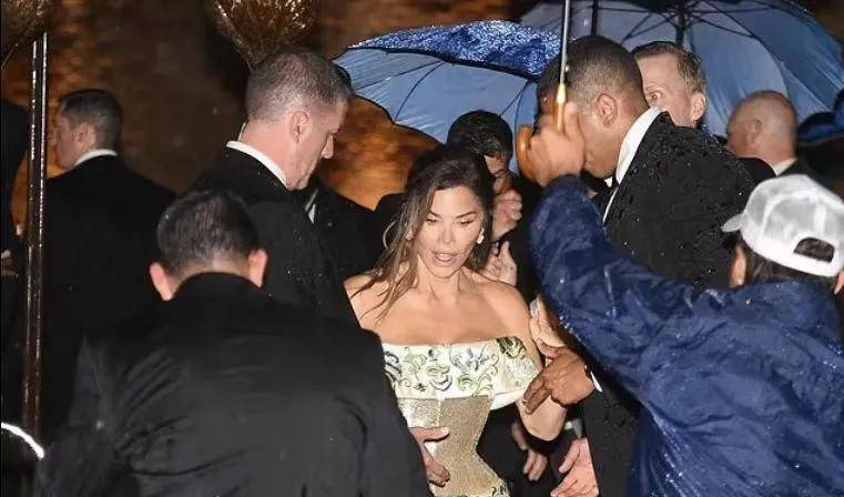 贝索斯的奢华婚礼，终于在“天怒人怨”中秀完了！