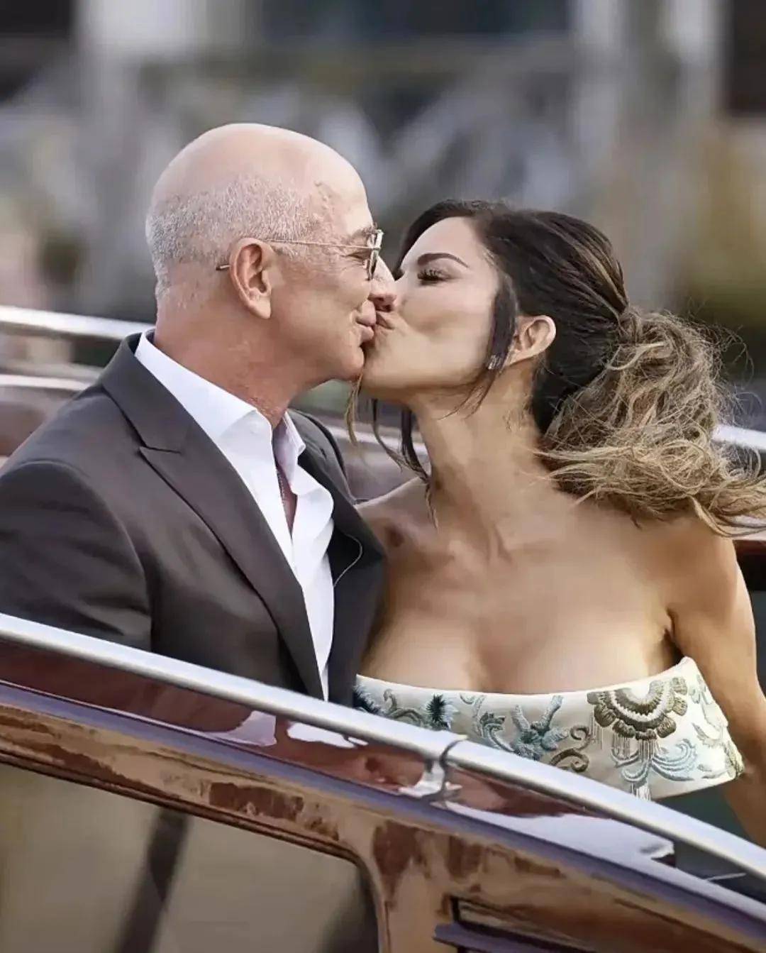 贝索斯的奢华婚礼，终于在“天怒人怨”中秀完了！