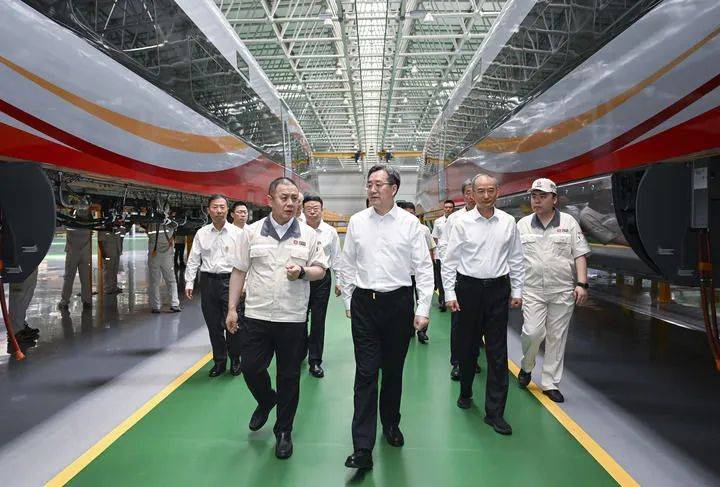 丁薛祥在黑龙江和吉林调研时强调 加力提效抓好政策实施 持续巩固经济回升向好势头