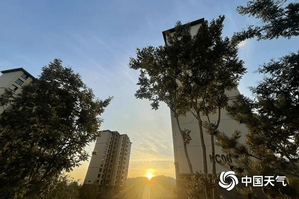 北京今天高温持续最高气温35℃ 明天凌晨至白天降雨缓解高温