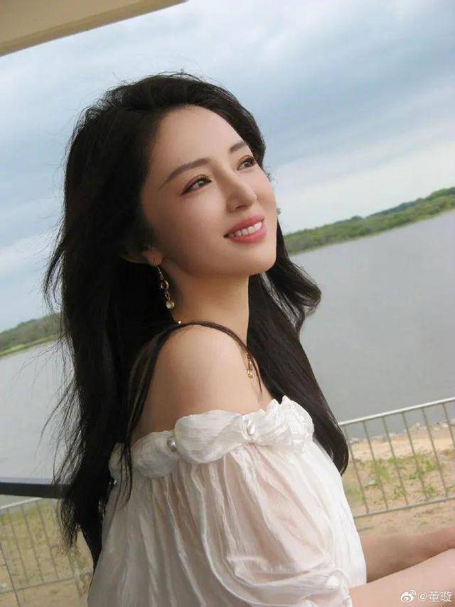 45岁女星董璇官宣再婚，前夫高云翔去年被曝再婚生女