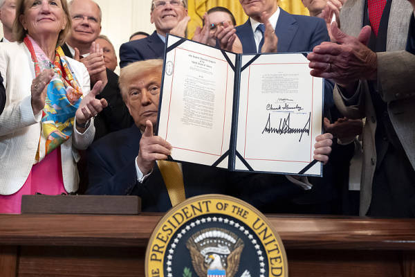 提起芬太尼，特朗普又改口：中国帮了大忙