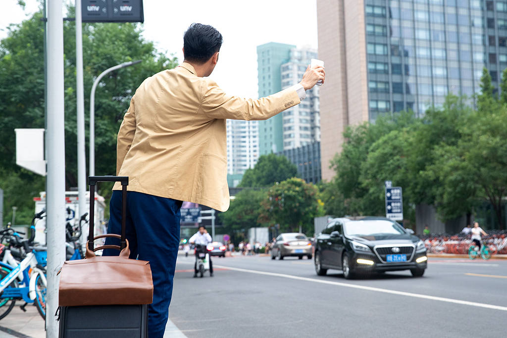 19岁青年索要多付车费未果后自杀，别轻言“心理素质差”