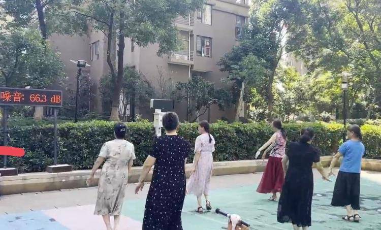 武汉一小区现“广场舞降噪神器” 生产商：产品售价3万，能将声波集中在目标区域