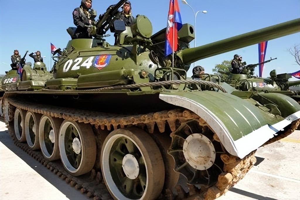 战事失控，59D坦克拼死突击，泰国瞬间进入应战：数架F16战机开炸