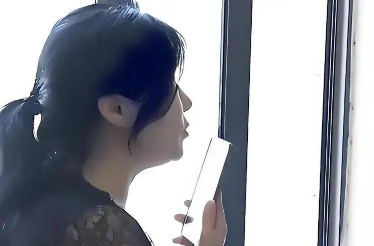 湖南55岁巨婴女子因太漂亮，没上过一天班，颜值曝光后网友唏嘘