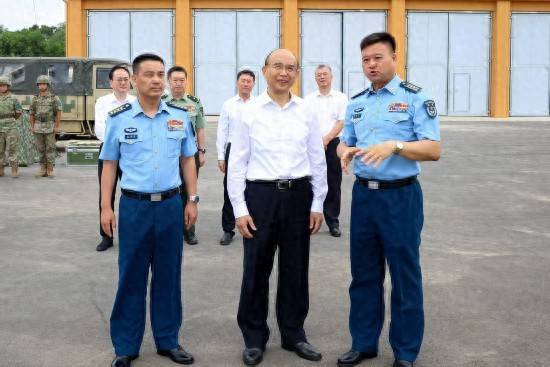 许勤走访慰问驻省部队官兵 向驻省部队官兵致以节日祝贺