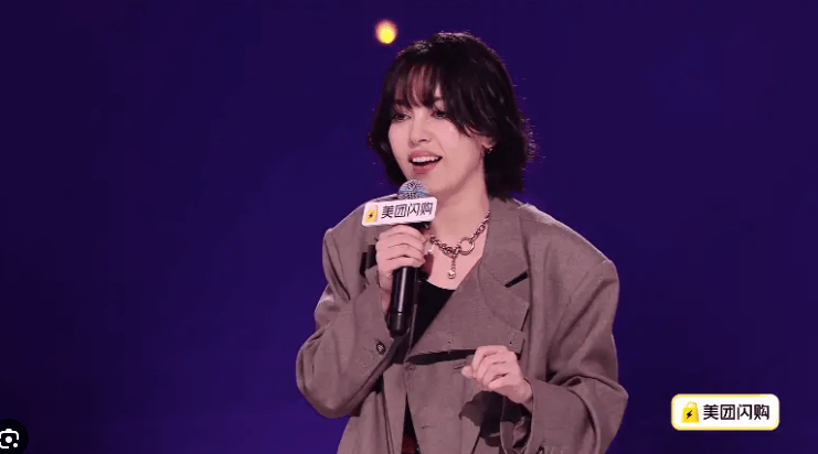 一个“美役人”的荒诞时刻