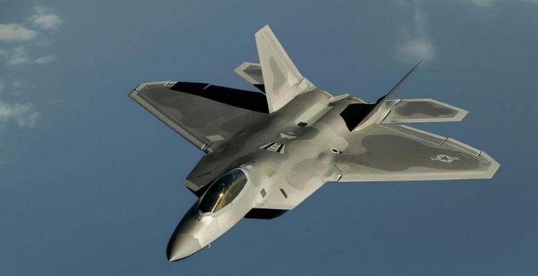 歼10C雷达遭到干扰，迅速请求空警500支援，霹雳15在最后时刻紧紧锁定歼20