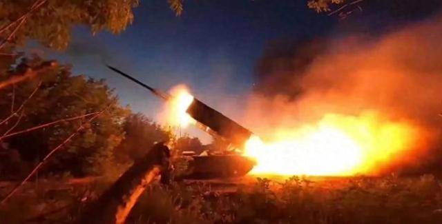 越打越猛！俄军撕开数公里缺口，乌军官痛苦承认：这仗打不下去了