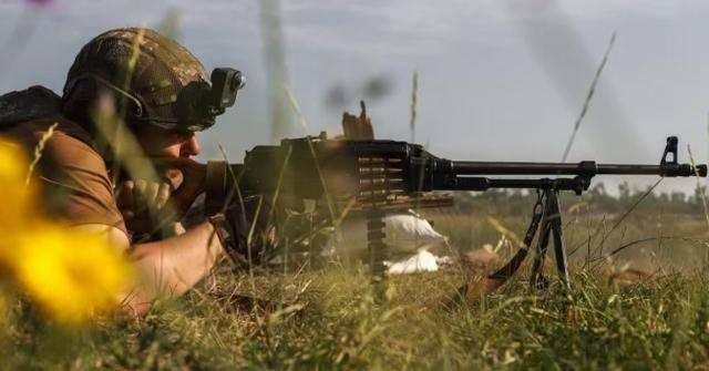 越打越猛！俄军撕开数公里缺口，乌军官痛苦承认：这仗打不下去了