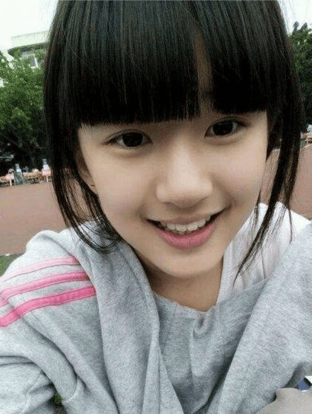 赵露思突然开撕经纪公司，“顶流小花怎么走到穷途末路”