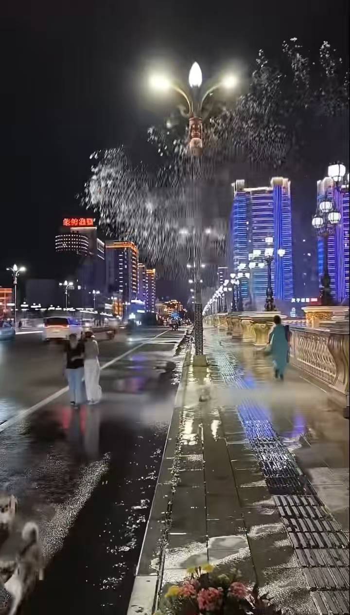 “路过的都没放过!”吉林延吉一喷泉转向喷向人行道,当地:已恢复,是程序设定问题