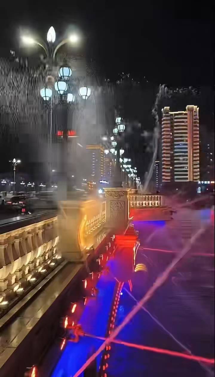 “路过的都没放过!”吉林延吉一喷泉转向喷向人行道,当地:已恢复,是程序设定问题