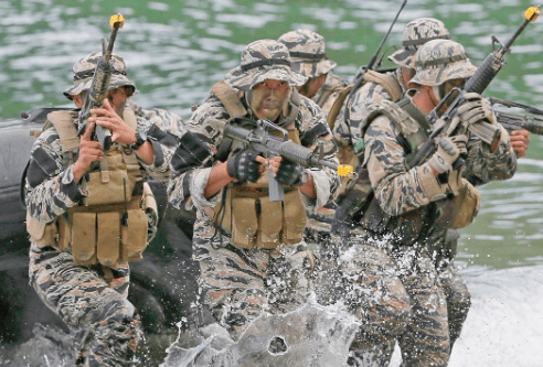 马科斯下的挑战书，中方已接下，想在主场动手？我使馆不退一步