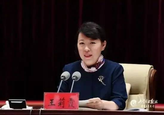 正部级美女大员被查！千万华服堆满多套住宅，化妆团队提前数小时待命~