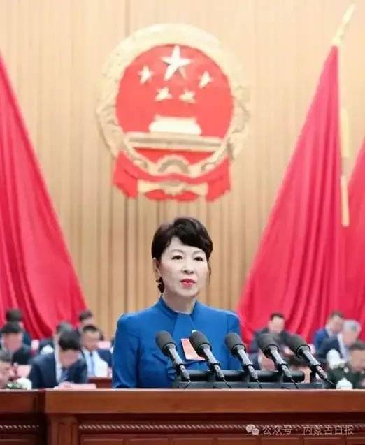 正部级美女大员被查！千万华服堆满多套住宅，化妆团队提前数小时待命~