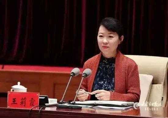 正部级美女大员被查！千万华服堆满多套住宅，化妆团队提前数小时待命~