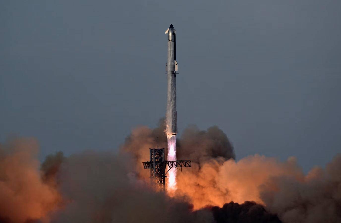 星舰第十次试飞成功：达成多项目标，马斯克祝贺