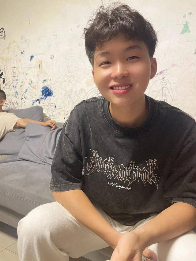 两名17岁学生失联10余天，在昆明被车接走，微信群里曾发“我快死了，快救救我”，警方已立案调查