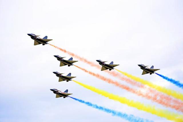 早八条丨《731》昨晚长春首映礼，今起全国公映／2025空军航空开放活动暨长春航空展展馆布局图揭晓