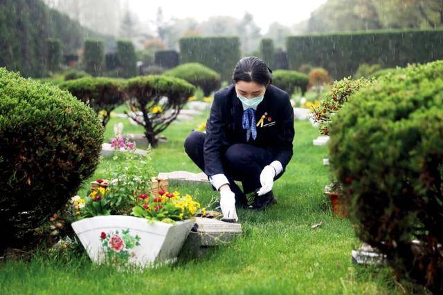 “大平层墓地”,卖不动了