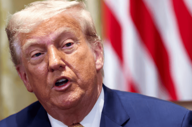 中方连抛3820亿美债，美国担忧的事来了，关键时刻巴菲特清空中企股票，信号不简单