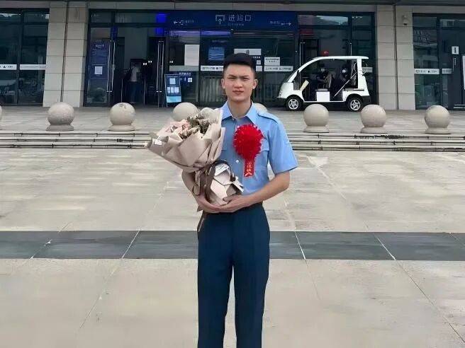 牛！退役半个月，他第三次入伍！