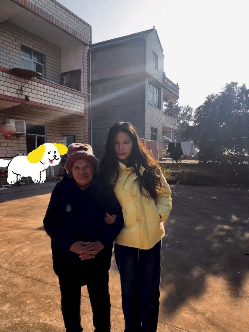 放弃照顾奶奶 失业的孙女发帖获4万点赞