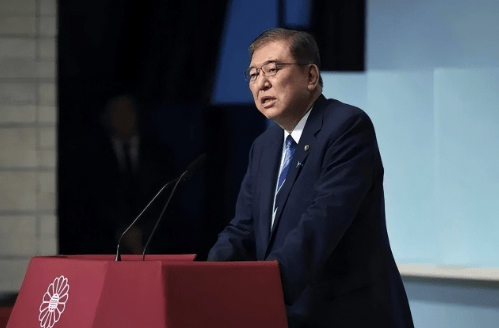 日本首相指名选举推迟五天，高市早苗一反常态，自公两党联盟瓦解，各派推举新候选人