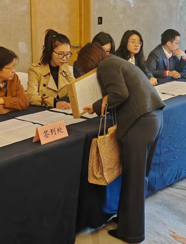 一财直击第十一批国家药品集采开标，今年有哪些新变化？